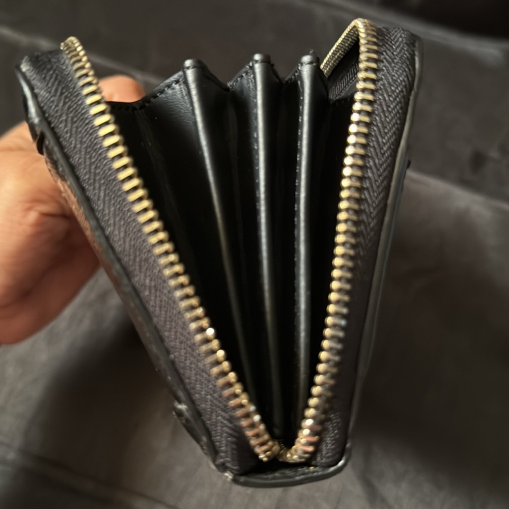 GUESS Wallet - Black preowned - Picture 6 of 17